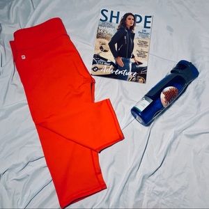 !Fabletics ✨ poppy 🧡 salar crop! 👟